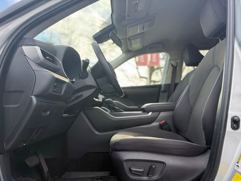 Used 2022 Toyota Highlander LE image 12