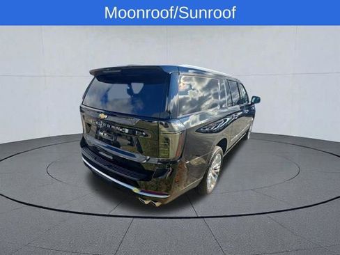 Used 2025 Chevrolet Suburban High Country AWD/4WD image 6