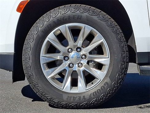 Used 2024 Chevrolet Suburban Premier image 8