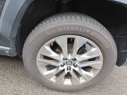 Used 2019 Toyota RAV4 XLE Premium w/ Advanced Technology Package image 9