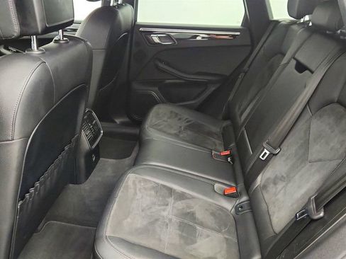 Used 2021 Porsche Macan image 22