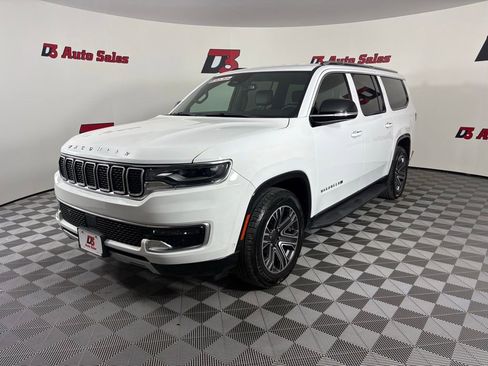 Used 2024 Jeep Wagoneer L Series II image 2