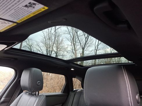 Used 2023 Land Rover Range Rover Velar R-Dynamic S image 12