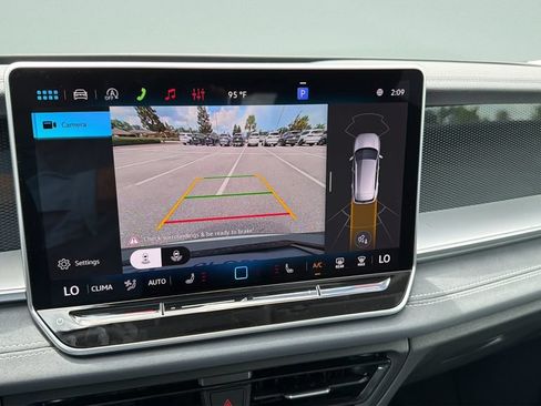New 2026 Volkswagen Tiguan SE FWD image 15