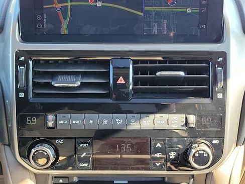 Used 2023 Lexus GX 460 Luxury image 32