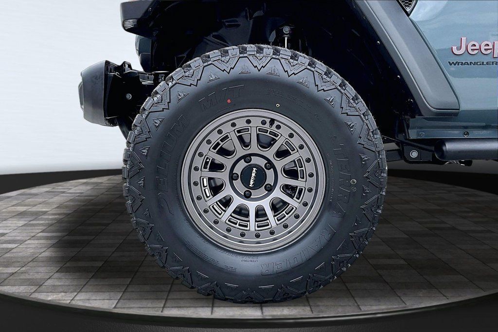 Certified 2025 Jeep Wrangler Unlimited Rubicon w/ Convenience Group AWD/4WD image 32