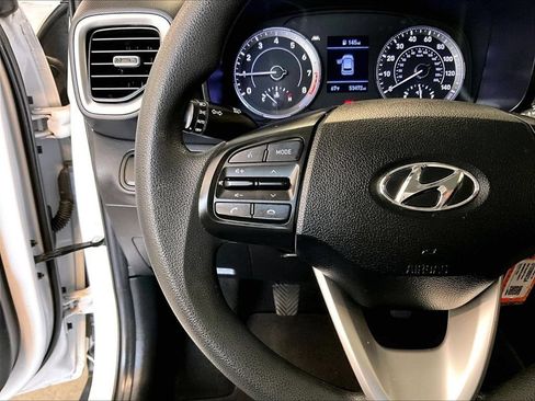 Used 2020 Hyundai Venue SE FWD image 24