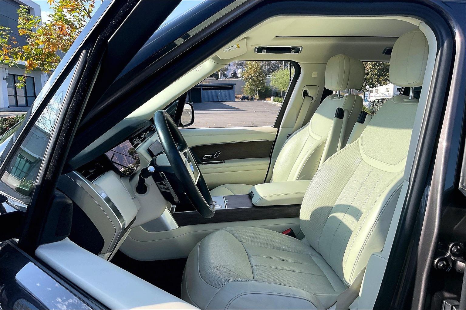 Certified 2024 Land Rover Range Rover SE AWD/4WD image 8