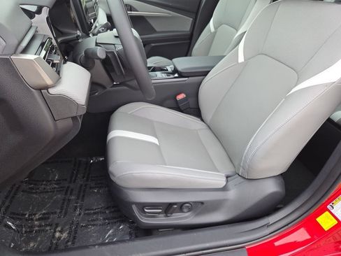 Used 2025 Toyota Camry SE FWD image 6
