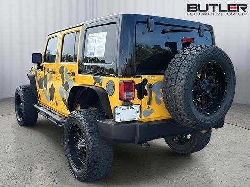 Used 2015 Jeep Wrangler Unlimited Rubicon w/ Connectivity Group image 4