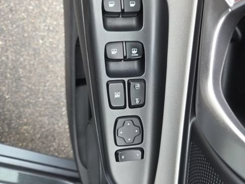 Used 2022 Hyundai Kona Limited FWD image 11