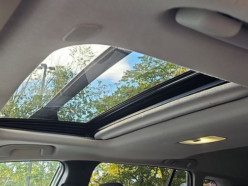 Used 2023 Toyota Corolla Cross XLE image 8