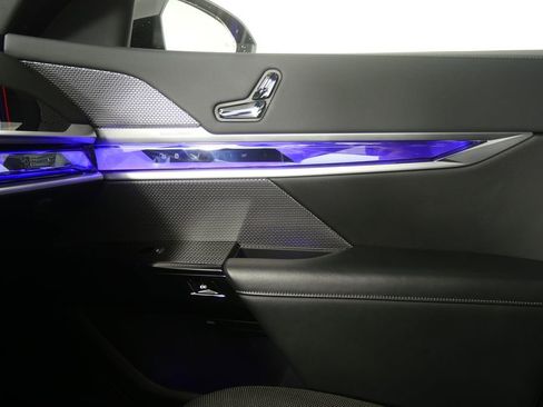 Certified 2024 BMW 740i xDrive image 28