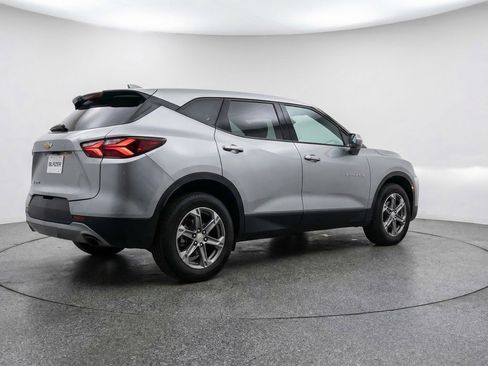 Used 2025 Chevrolet Blazer LT FWD image 9