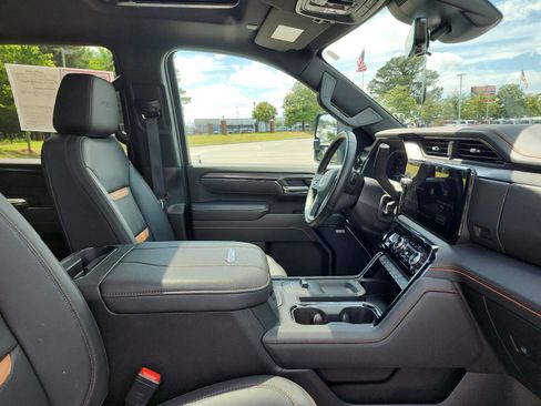 Certified 2025 GMC Sierra 2500 AT4 w/ AT4 Premium Plus Package AWD/4WD image 10