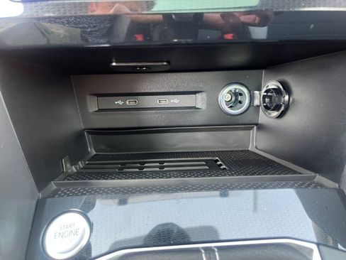 New 2025 Volkswagen Taos SEL image 6