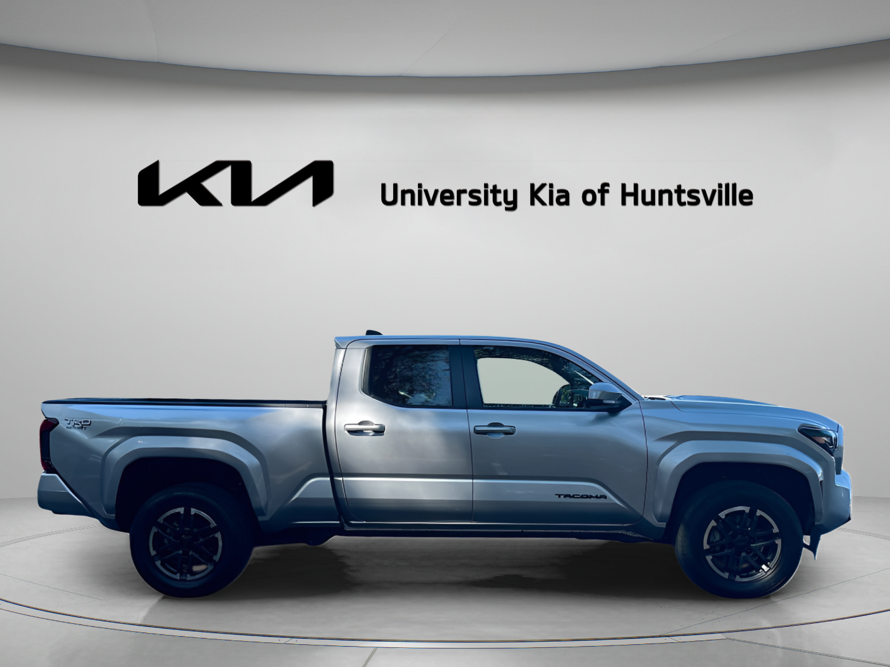 Used 2024 Toyota Tacoma TRD Sport AWD/4WD image 9