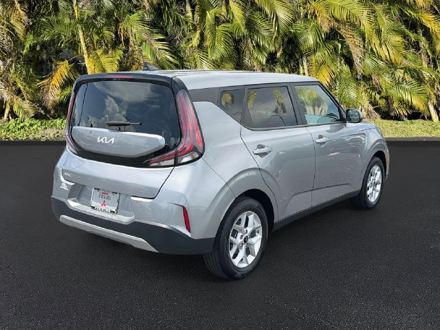 Used 2024 Kia Soul LX w/ Option Group 015 FWD image 4