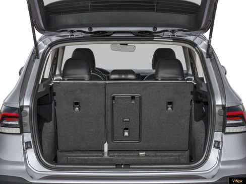 New 2026 Volkswagen Taos SE image 9