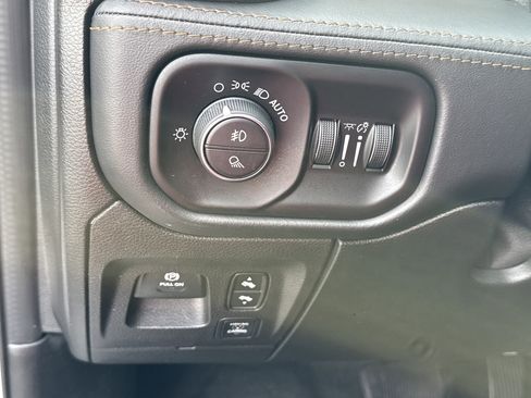 Used 2020 RAM 1500 Longhorn image 38