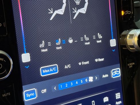 Used 2024 RAM 2500 Laramie w/ Night Edition image 29