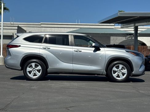 Used 2023 Toyota Highlander LE image 2