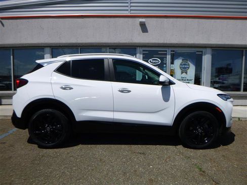 Used 2024 Buick Encore GX Sport Touring image 4