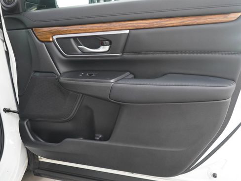 Used 2017 Honda CR-V Touring image 10