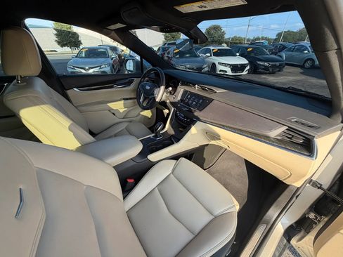 Used 2017 Cadillac XT5 FWD image 32