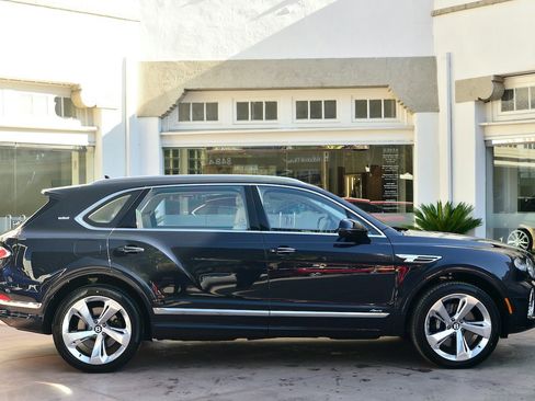 Used 2023 Bentley Bentayga Extended Wheelbase image 5