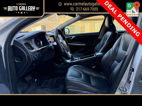 Used 2017 Volvo S60 T5 Inscription image 9