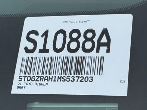 Used 2021 Toyota Highlander XLE FWD image 33