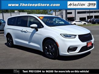 Used 2023 Chrysler Pacifica Touring-L w/ S Appearance Package image 1