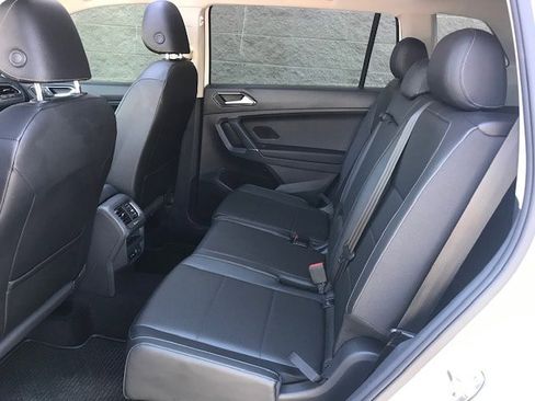 Used 2018 Volkswagen Tiguan SEL FWD image 7