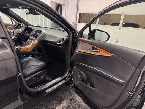 Used 2017 Lincoln MKX Reserve w/ Lincoln MKX Climate Package image 17