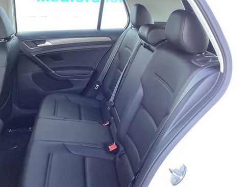 Used 2018 Volkswagen Golf SE image 13