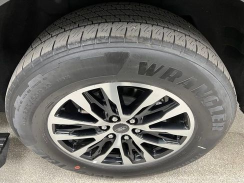 Used 2025 Ford Expedition Platinum AWD/4WD image 14