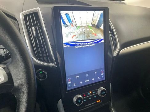 Used 2024 Ford Edge Titanium image 11