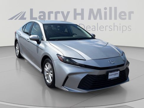 Used 2025 Toyota Camry LE FWD image 7