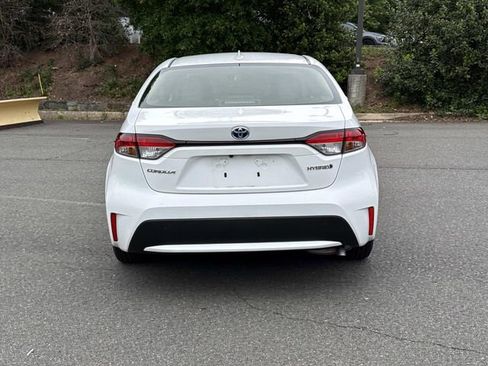 Used 2022 Toyota Corolla LE FWD image 3