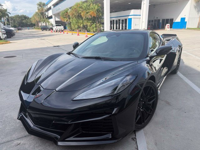 Used 2025 Chevrolet Corvette Z06 RWD image 1