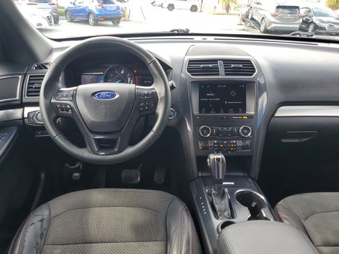 Used 2018 Ford Explorer XLT w/ Equipment Group 202A image 32