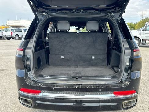 Used 2021 Jeep Grand Cherokee L Overland w/ Luxury Tech Group IV AWD/4WD image 25