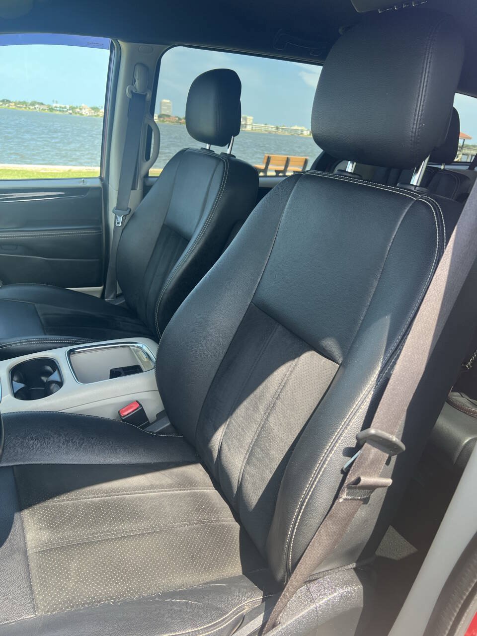 Used 2016 Dodge Grand Caravan SXT FWD image 14