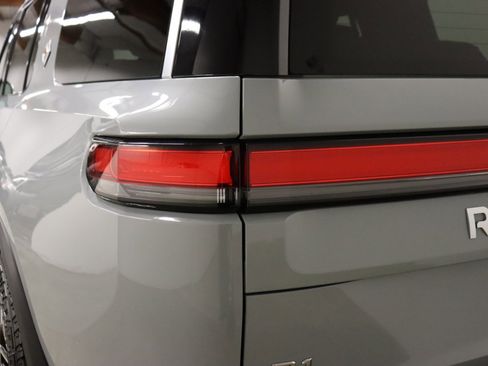 Used 2023 Rivian R1S Adventure image 17