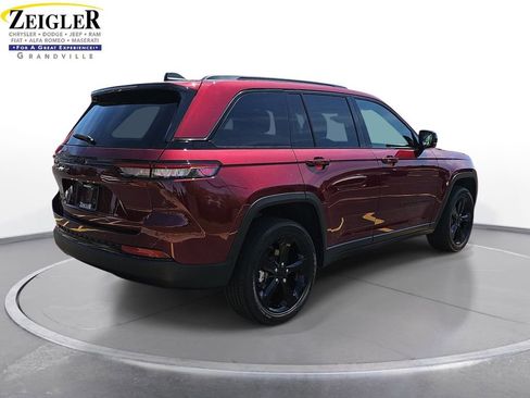 Certified 2023 Jeep Grand Cherokee Altitude AWD/4WD image 5