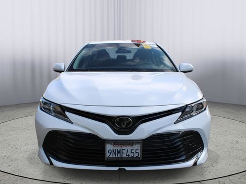 Used 2018 Toyota Camry LE image 2