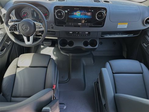 Used 2024 Mercedes-Benz Sprinter 2500 image 13