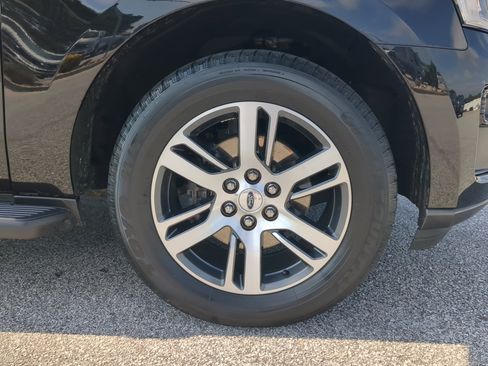 Certified 2024 Ford Expedition Max XLT RWD image 9