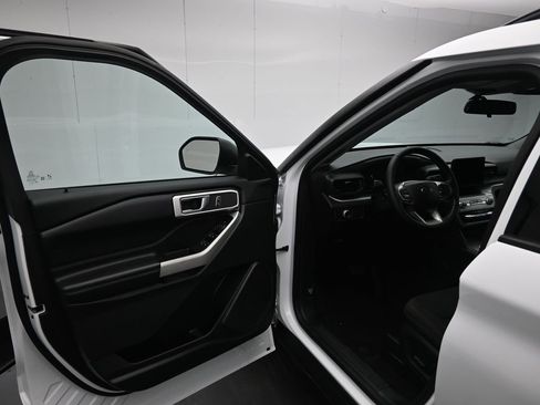 Certified 2021 Ford Explorer XLT image 9
